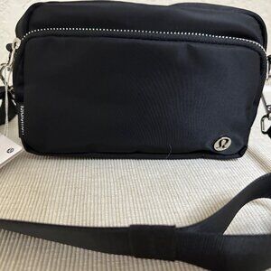 NWT Lululemon Everywhere Crossbody Bag 2L Black